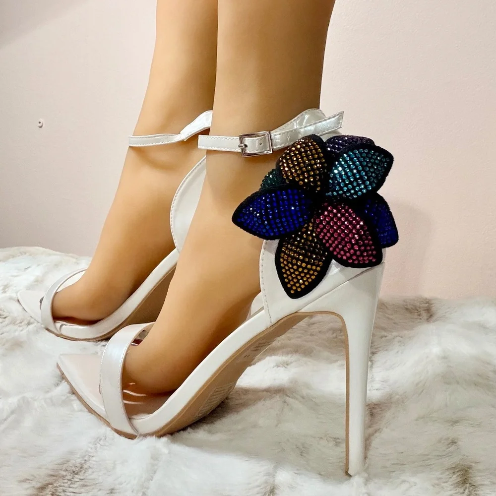 Cape Robbin White 4.5" Stiletto High Heel W/ A Multi-Petal Flower On The Heel - Picture 2 of 6
